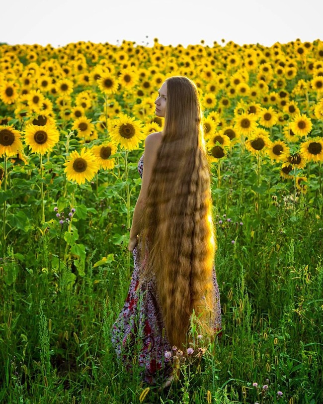 Dashik cukup populer di Instagram. Hingga saat ini ia telah memiliki 215.000 follower. Foto: Instagram/@dashik_gubanova