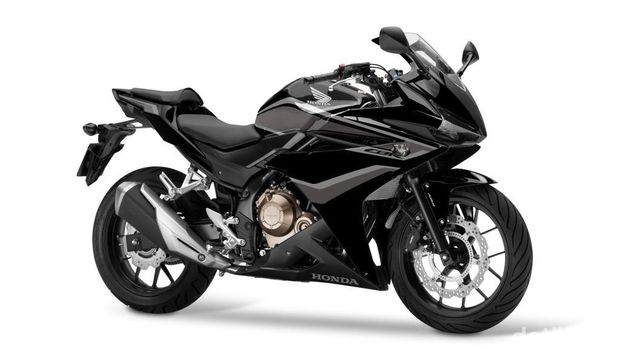 CBR500R berwarna hitam