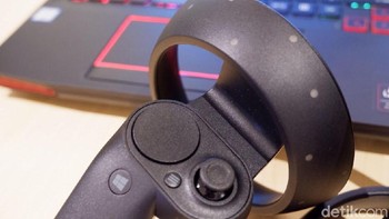 Bobotnya pun cukup ringan, hanya 360 gram. (Foto: detikINET/Adi Fida Rahman)