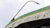 TransJakarta mulai melakukan uji coba perpanjangan layanan koridor 13 sampai pukul 22.00 WIB selama satu bulan.