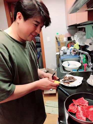 Shindong memasak