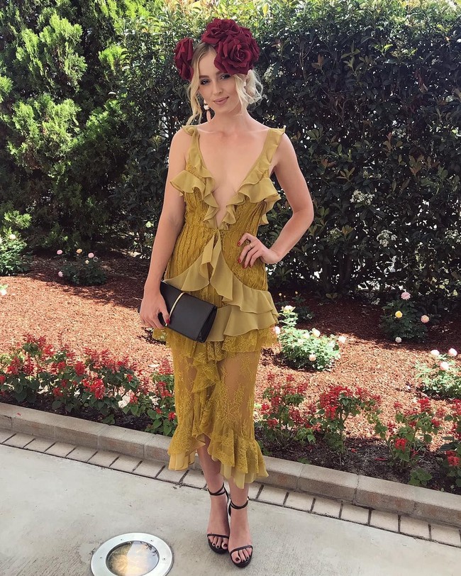 Wanita asal New South Wales, Australia ini juga cukup pintar dan berprestasi. Ia diketahui belajar tiga bahasa sekaligus di universitas, yakni Prancis, Spanyol, dan Mandarin. Rose McEvoy pun adalah seorang mantan atlet berkuda. Foto: Instagram