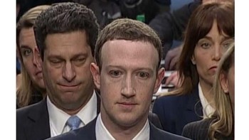 Begini tampang Zuckerberg saat harus mempertahankan bentuknya sebagai manusia. (Foto: Twitter)