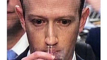 Begitu ditanya ia manusia atau bukan, gelagatnya pun langsung aneh. (Foto: Twitter)