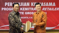 Perjanjian kerjasama itu dilakukan langsung oleh Direktur Hubungan Kelembagaan Bank BRI Sis Apik Wijayanto dengan President Director Lotte Shopping Indonesia Joseph V. Buntaran. Foto: dok. BRI