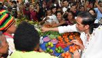 Foto: Blusukan Jokowi ke Mal dan Pasar Mama-mama Papua