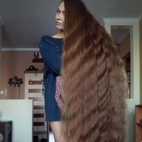 Awalnya Dashik ingin memanjangkan rambut karena taruhan dengan temannya. Saat berusia 16 tahun, temannya berkata dia tidak akan bisa memanjangkan rambutnya. Dashik pun membuktikan kalau temannya itu salah. Foto: Instagram/@dashik_gubanova