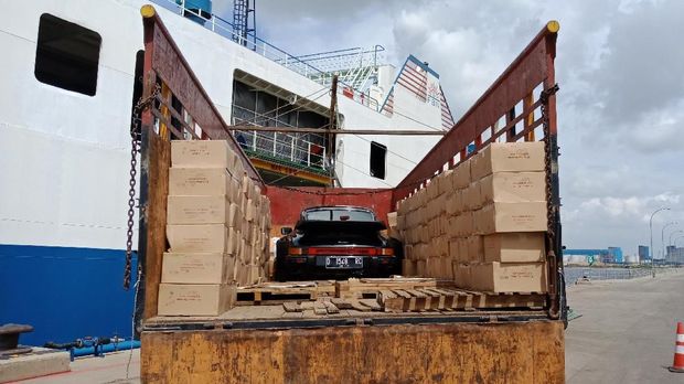 Barang bukti di kapal roro KM Fajar Bahari V