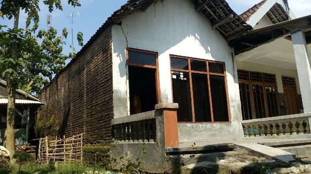 Miris, Begini Kondisi Rumah Bocah SD yang Rawat Nenek Buyut