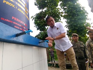 Cek Sumur Bor di Sampang, Jonan: Air Bersih, Jernih, Tak Payau