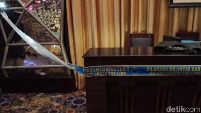 Ruangan Sense Karaoke Mangga Dua Dipasangi Garis BNN