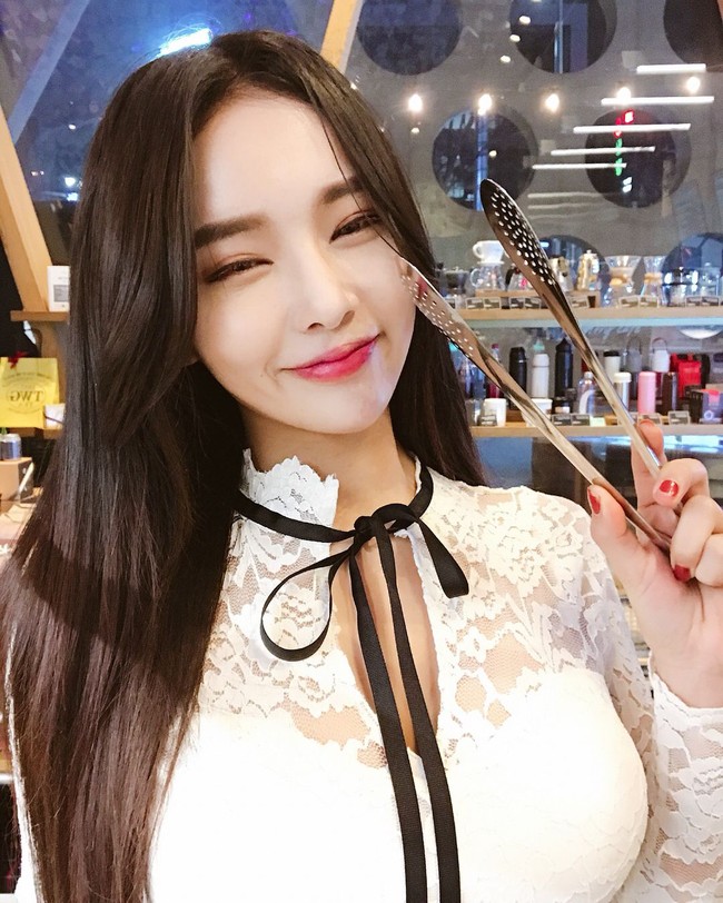 Model berusia 23 tahun ini kerap kali mengunggah aktivitas dirinya saat menjadi model di Instagram Foto: Instagram @jeee622