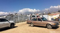 Lokasi pengungsian terdiri dari tenda-tenda semi permanen lengkap dengan fasilitas listrik.