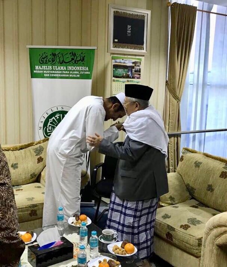 Ketemu Ketum MUI, FPI Izin Tetap Lanjutkan Kasus Sukmawati Ketemu Ketum MUI, FPI Izin Tetap Lanjutkan Kasus Sukmawati