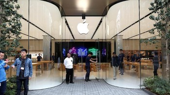 Apple Shinjuku dibuka resmi pada 5 April lalu. Foto: Reuters