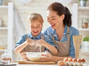 Memasak Bersama si Kecil Bisa Memberi Kedekatan Emosional