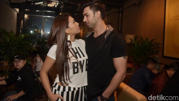 Tata Janeeta Teruntuk Mehdi Zati: You Will Still My Heart