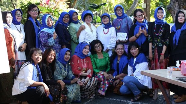 Pameran Lukisan Kupu-kupu Semarakkan Hari Kartini di Surabaya