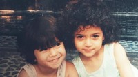 Saat kecil, keduanya sama-sama menggemaskan. Foto: Instagram Selly Marino