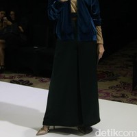 Di kesehariannya, Fenita Arie mengaku tidak suka busana yang mencolok. Saya suka tampil sederhana dengan wawrna netral, tidak suka yang terlalu mencolok. Kesederhanaan dalam berpenampilan juga bagian dari syariat, ungkap Fenita Arie kepada Wolipop pada Rabu (11/04/2018). Foto: Mohammad Abduh/Wolipop