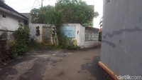 Lokasi ini sama persis dengan lokasi video prank yang beredar. Lokasinya dekat dengan area kuburan, sama dengan yang disebutkan ibu-ibu yang jadi korban prank pocong. (Foto: Zunita/detikcom)