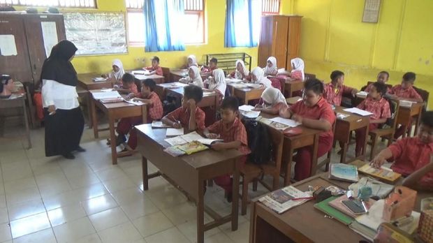 Rawat Nenek Buyut yang Sakit, Sekolah Bocah Ini Terganggu