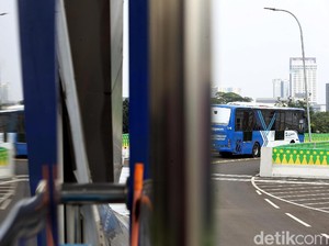 Imbas Demo Tolak UU Ciptaker: TransJakarta Alihkan Rute, 4 Halte Setop Beroperasi