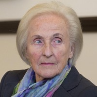 Johanna Quandt merupakan sekretaris bos BMW Herbert Quandt, sebelum ia menjadi istri ketiganya. Sepeninggal suaminya, Johanna mewarisi saham perusahaan mobilnya di Jerman dan memiliki kekayaan senilai Rp 194 triliun. Johanna meninggal dunia di usia 89 tahun pada 2015. Foto: istimewa