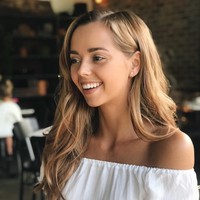 Brittany McMurray membangun bisnis BM Videography di 2014 bersama teman-temannya. Sebagai fotografer, ia cukup berprestasi karena pernah memenangkan kategori Best Gold Coast Filmaker di BUFTA 2012. Foto: Instagram