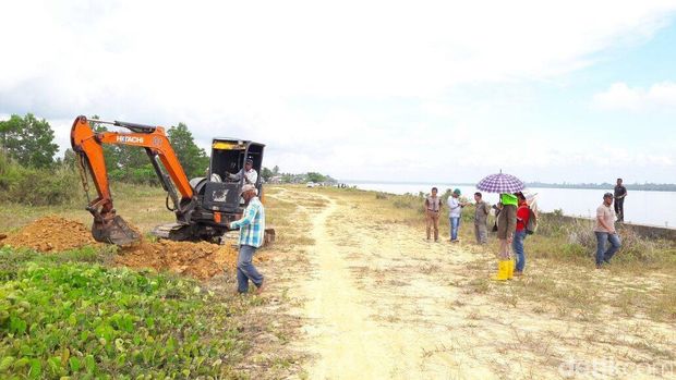  KPK melakukan pengecekan fisik terhadap bangunan turap/sheet pile Sungai Sesayap, Tana Tidung, Kalimantan Utara