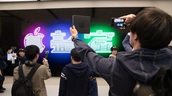 Apple Shinjuku menjadi toko pertama Apple di Jepang yang menerapkan konsep desain baru. Foto: Apple