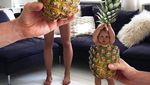 Kreatif! Keluarga Ini Bikin Foto Memakai Semangka, Nanas hingga Pisang
