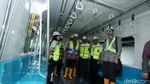 Ajak Anak, Anies Cek 12 Gerbong Pertama Kereta MRT