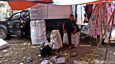 Melihat Keramaian Pasar Tasik di Tanah Abang