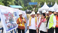 Lebih lanjut, selain memperlancar konektivitas, jembatan ini akan mendorong pengembangan wilayah Kota Jayapura ke timur yakni ke arah Skouw. Hal ini juga ditunjang dengan pengembangan kawasan perbatasan Skouw sebagai embrio pusat ekonomi baru yang telah selesai Pos Lintas Batas Negara (PLBN) dan dilanjutkan dengan pembangunan pasar. Laily Rachev/Biro Pers Setpres.