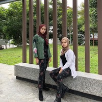Selain berwajah mirip, mereka berdua juga sama-sama stylish dan pintar berpose. Tak heran jika mereka berdua kerap menjadi model. Foto: Instagram