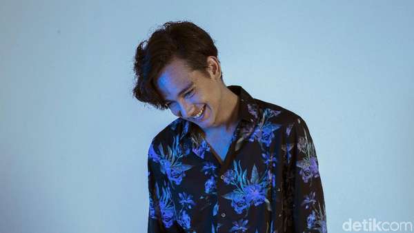 Adipati Dolken Summer Mode On! Adipati Dolken Summer Mode On!