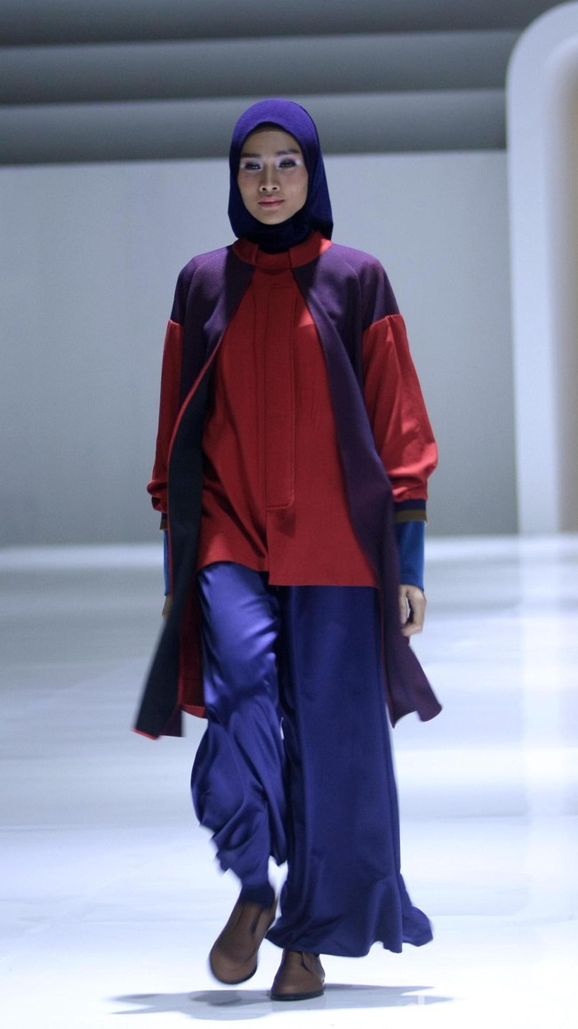 Fashion show busana muslim terbaru L.tru yang mengangkat tema Lets Talk di Ballroom Fairmont Hotel Jakarta. Rabu [12/4/2018]. [Foto: Mohammad Abduh/Wolipop].