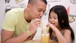 So Sweet! Begini Kebersamaan Samuel Rizal dengan Sang Anak Saat Makan