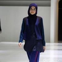 Fashion show busana muslim terbaru L.tru yang mengangkat tema Lets Talk di Ballroom Fairmont Hotel Jakarta. Rabu [12/4/2018]. [Foto: Mohammad Abduh/Wolipop].