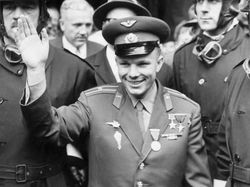 Momen Langka Manusia Pertama Luar Angkasa