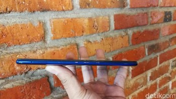 Warna Cool Blue ini sendiri dibuat secara terbatas. (Foto: detikINET/Muhammad Alif Goenawan)
