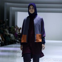 Fashion show busana muslim terbaru L.tru yang mengangkat tema Lets Talk di Ballroom Fairmont Hotel Jakarta. Rabu [12/4/2018]. [Foto: Mohammad Abduh/Wolipop].