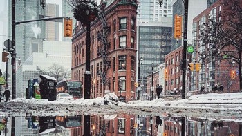 Dia hanya memakai ponselnya saja. Foto: Guido Gutiérrez Ruiz