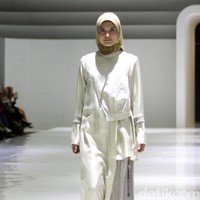 Fashion show busana muslim terbaru L.tru yang mengangkat tema Lets Talk di Ballroom Fairmont Hotel Jakarta. Rabu [12/4/2018]. [Foto: Mohammad Abduh/Wolipop].