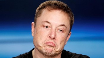 20. Yang terbaru, dirinya sempat diminta untuk mencopot jabatannya dari chairman Tesla, walaupun akhirnya hasil voting dari para pemegang saham membuatnya tetap bertahan. Foto: REUTERS/Joe Skipper/