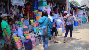 Pasar Plastik Jatinegara, Pusatnya Barang Plastik Harga Miring