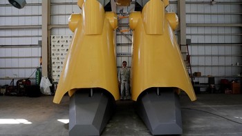 Robot dengan dua kaki ini benar-benar bisa berjalan. Foto: Reuters