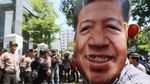 Massa Bertopeng Minta Hakim Tidak Percaya Pleidoi Novanto