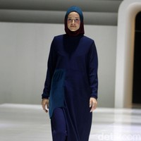 Fashion show busana muslim terbaru L.tru yang mengangkat tema Lets Talk di Ballroom Fairmont Hotel Jakarta. Rabu [12/4/2018]. [Foto: Mohammad Abduh/Wolipop].